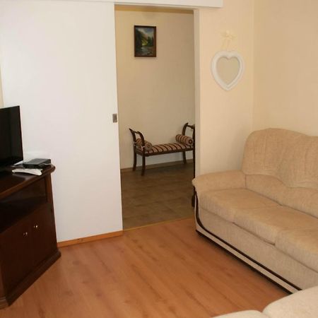 Apartment On Akademika Lazarenka 48A 利沃夫 外观 照片