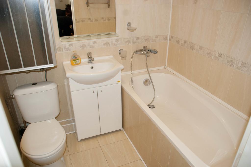 Apartment On Akademika Lazarenka 48A 利沃夫 外观 照片