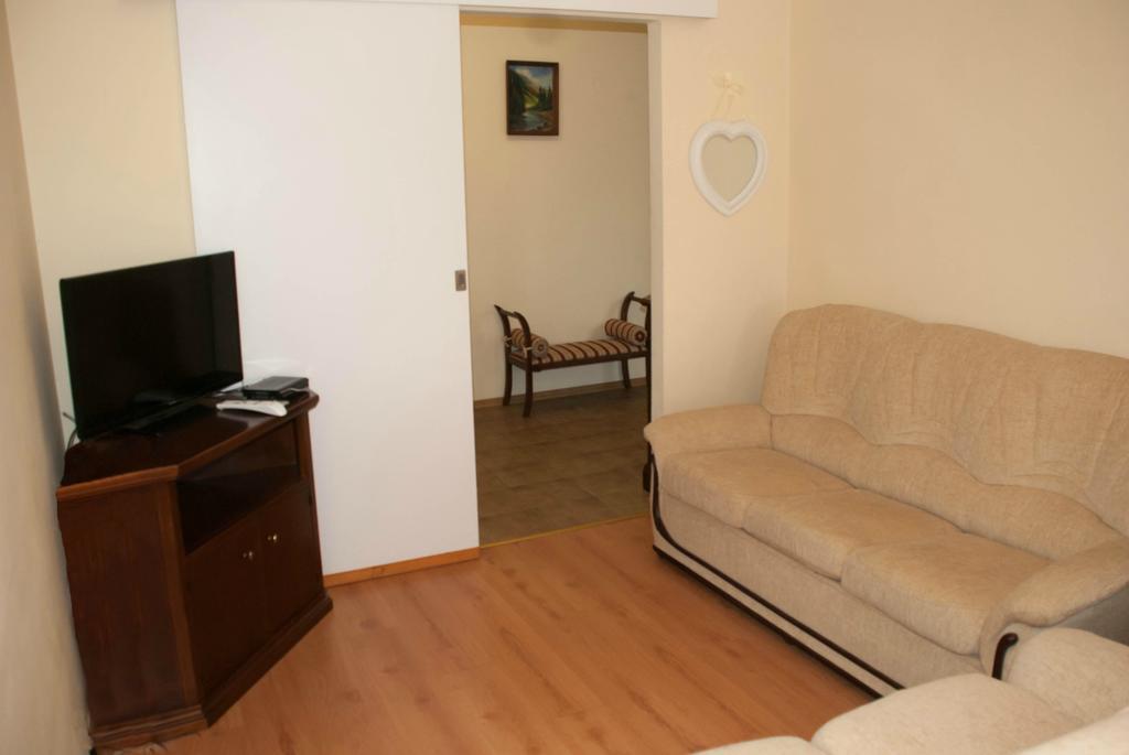 Apartment On Akademika Lazarenka 48A 利沃夫 外观 照片
