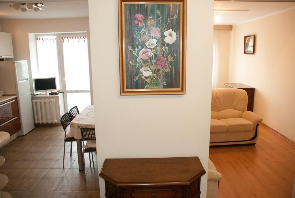 Apartment On Akademika Lazarenka 48A 利沃夫 外观 照片